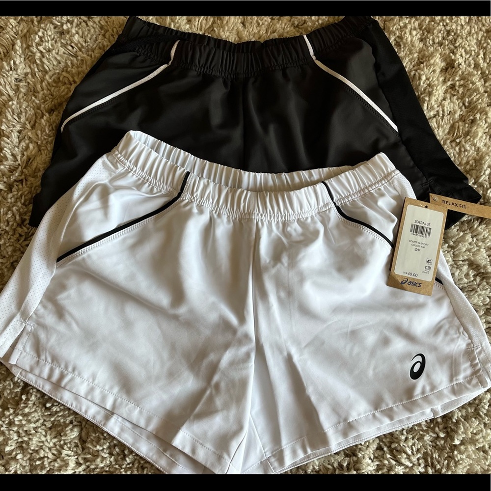 ASICS tennis shorts with pockets. Black and white. Size small
